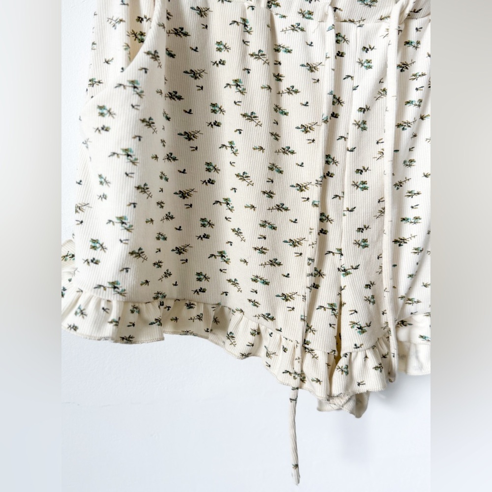 Akaiv Floral Ribbed Shorts - Picture 4 of 5